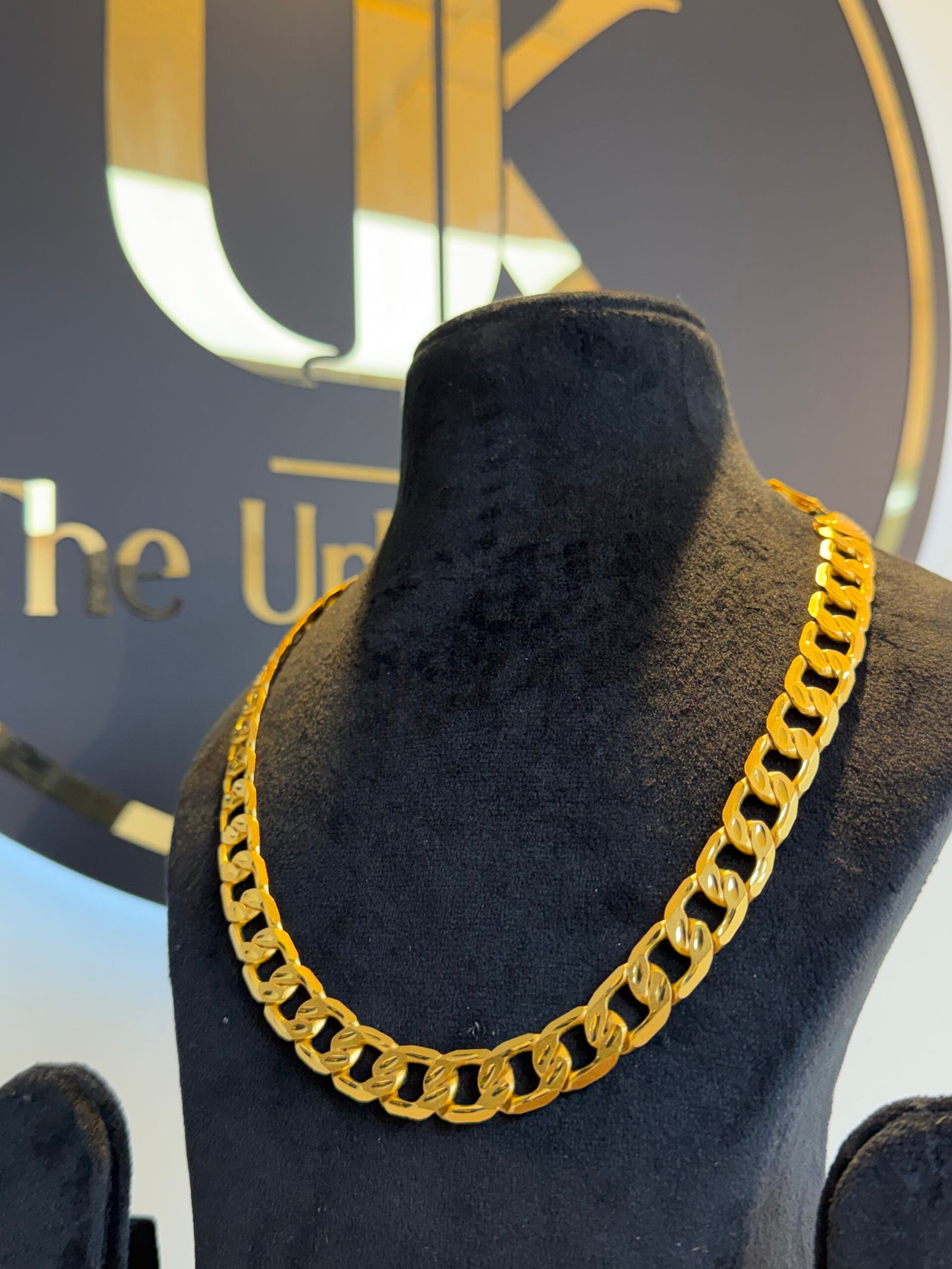Thin Cubin Chain