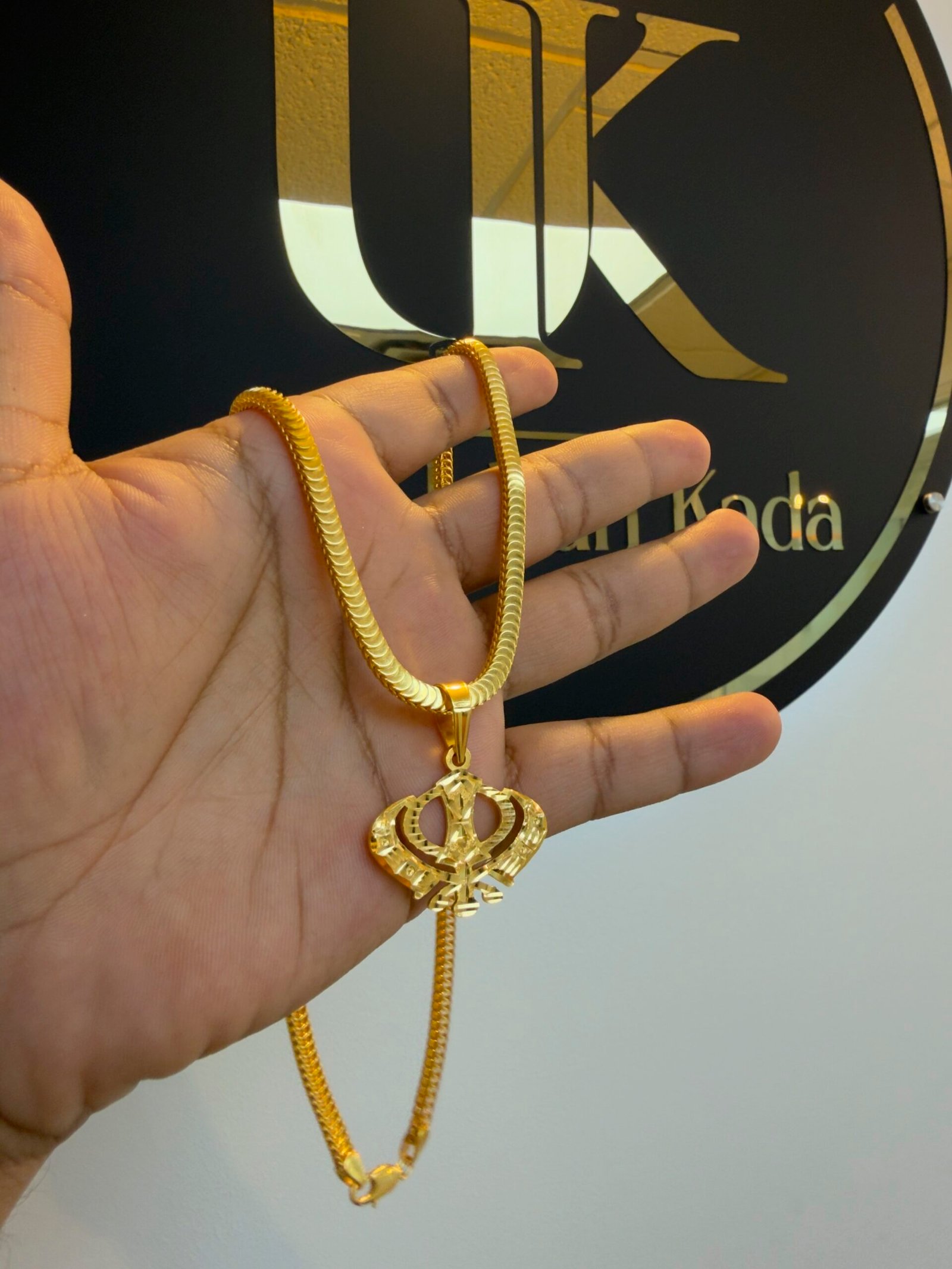 1 Grm Gold Khanda pendant with chain