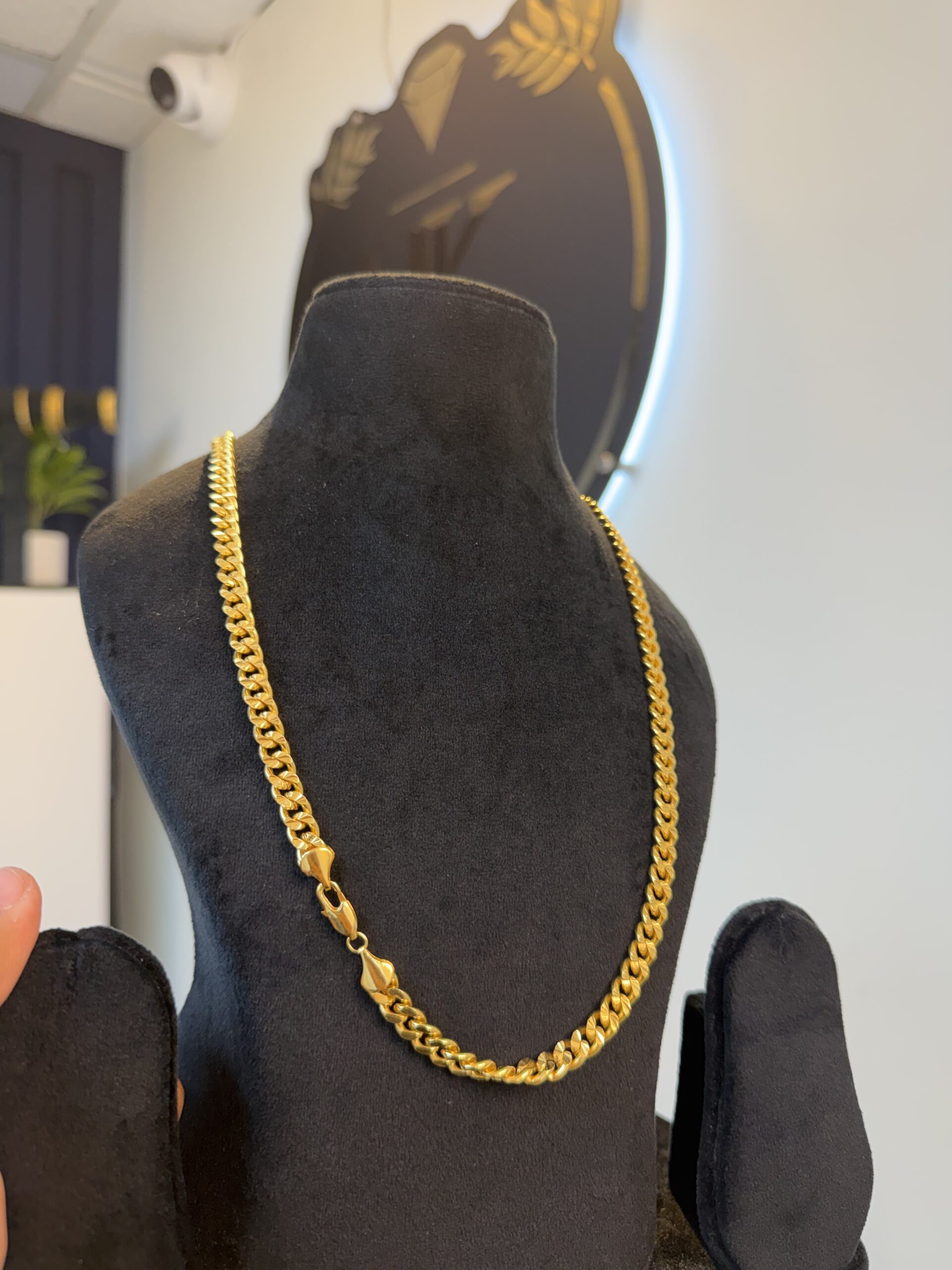 Cutting Thin Cuban Chain 1 Grm Gold